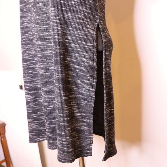 High Slit Short Sleeved Tunic Sz S - Picture 3 of 4